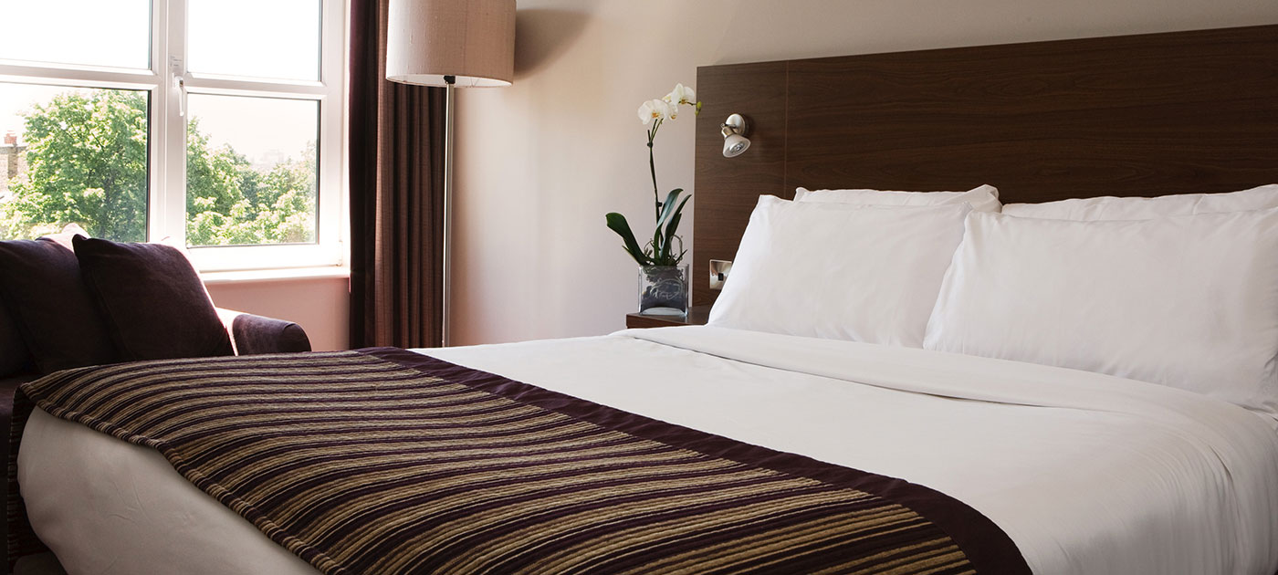 com comfortable room (night of 5th august) &nbsp;05110 per